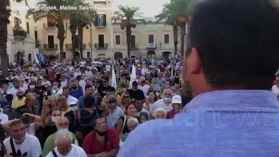 Scene from Salvini: "Azzolina incapace, se ne deve andare"