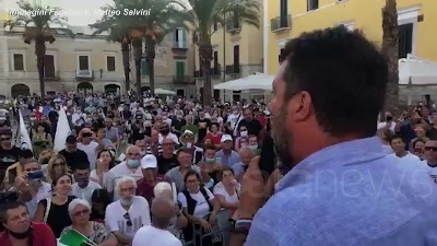 Scene from Salvini: "Azzolina incapace, se ne deve andare"