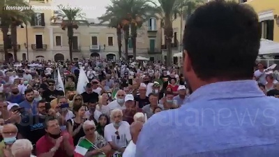 Scene from Salvini: "Azzolina incapace, se ne deve andare"