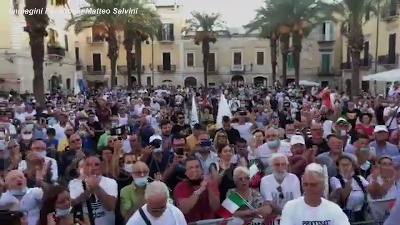 Scene from Salvini: "Azzolina incapace, se ne deve andare"