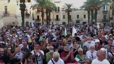 Scene from Salvini: "Azzolina incapace, se ne deve andare"