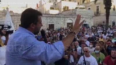 Scene from Salvini: "Azzolina incapace, se ne deve andare"