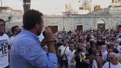 Scene from Salvini: "Azzolina incapace, se ne deve andare"
