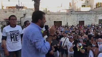 Scene from Salvini: "Azzolina incapace, se ne deve andare"
