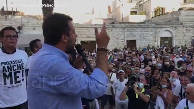 Scene from Salvini: "Azzolina incapace, se ne deve andare"