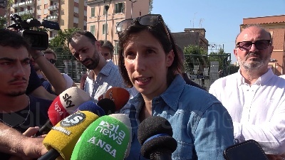 Scene from Delmastro, Schlein: "Gravissimo impedire ai parlamentari di visionare le chat"