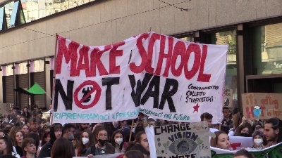 Scene from Clima, Fridays For Future in corteo a Milano: "Facciamo noi la rivoluzione ecologica"