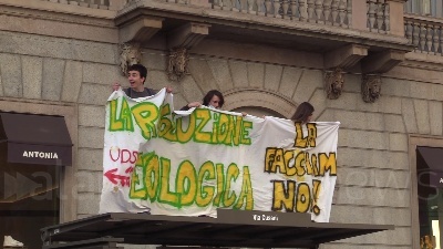 Scene from Clima, Fridays For Future in corteo a Milano: "Facciamo noi la rivoluzione ecologica"