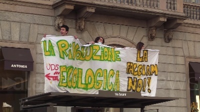 Scene from Clima, Fridays For Future in corteo a Milano: "Facciamo noi la rivoluzione ecologica"