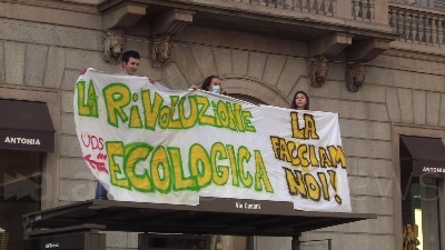Scene from Clima, Fridays For Future in corteo a Milano: "Facciamo noi la rivoluzione ecologica"