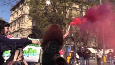Scene from Clima, Fridays For Future in corteo a Milano: "Facciamo noi la rivoluzione ecologica"