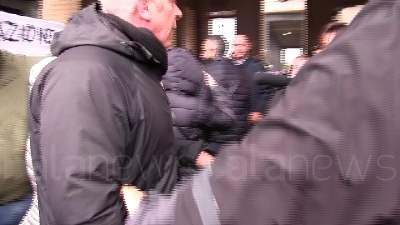Scene from Milano, giornalista di La7 aggredito durante la manifestazione No Paura Day