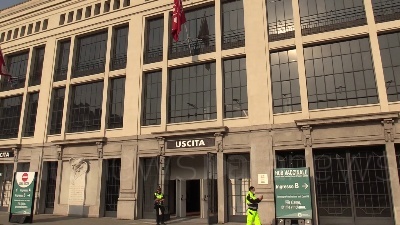 Scene from Covid, a Milano al via l'hub per le vaccinazioni più grande d'Italia: "10mila dosi al giorno"