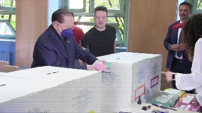 Scene from Referendum: Silvio Berlusconi ha votato a Milano