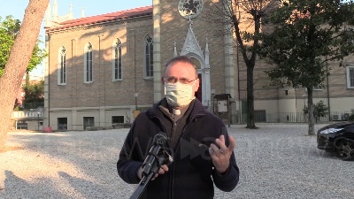 Scene from Coronavirus, il ramoscello 'alternativo' per la domenica delle palme