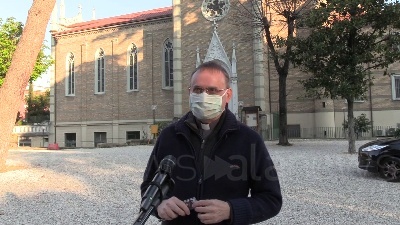 Scene from Coronavirus, il ramoscello 'alternativo' per la domenica delle palme