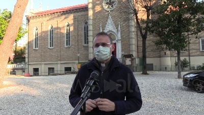 Scene from Coronavirus, il ramoscello 'alternativo' per la domenica delle palme
