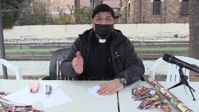 Scene from Coronavirus, il ramoscello 'alternativo' per la domenica delle palme