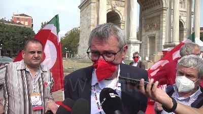Scene from Green pass, Landini: "Errore far pagare tampone per lavorare"