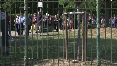 Scene from Milano, in tantissimi per l'ultimo "grazie" a Gino Strada
