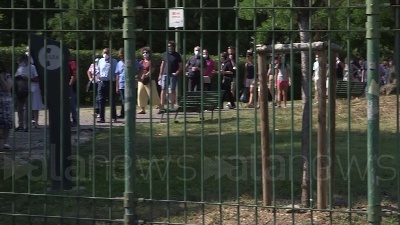 Scene from Milano, in tantissimi per l'ultimo "grazie" a Gino Strada