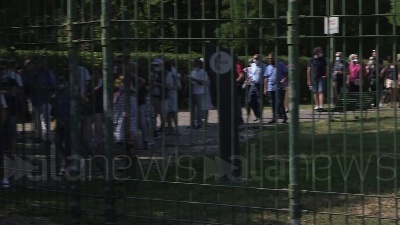 Scene from Milano, in tantissimi per l'ultimo "grazie" a Gino Strada