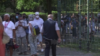 Scene from Milano, in tantissimi per l'ultimo "grazie" a Gino Strada