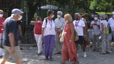 Scene from Milano, in tantissimi per l'ultimo "grazie" a Gino Strada