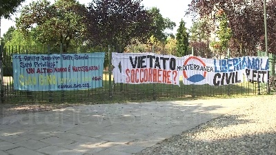 Scene from Milano, in tantissimi per l'ultimo "grazie" a Gino Strada