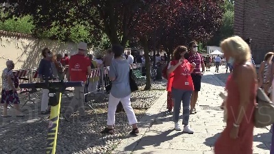 Scene from Milano, in tantissimi per l'ultimo "grazie" a Gino Strada