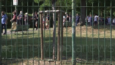 Scene from Milano, in tantissimi per l'ultimo "grazie" a Gino Strada