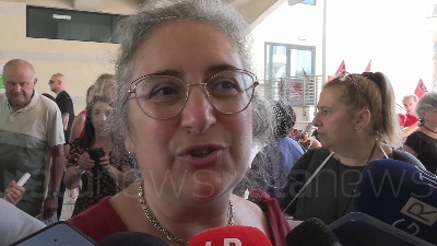 Scene from Milano, si incatena al San Raffaele la sindacalista licenziata: "Sciopero della fame"