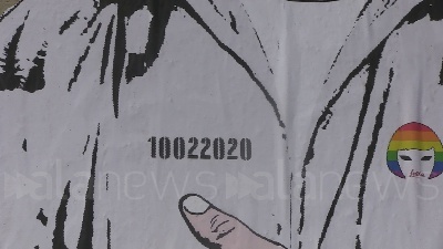 Scene from Il murales di Regeni che abbraccia Zaki a due passi dal consolato egiziano