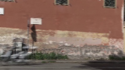 Scene from Il murales di Regeni che abbraccia Zaki a due passi dal consolato egiziano