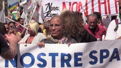 Scene from Roma, manifestazione a difesa del Reddito di cittadinanza: "Governo se la prende coi poveri"
