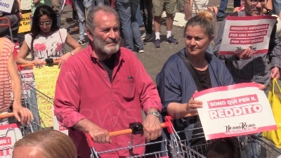 Scene from Roma, manifestazione a difesa del Reddito di cittadinanza: "Governo se la prende coi poveri"