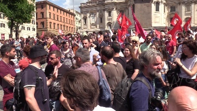 Scene from Roma, manifestazione a difesa del Reddito di cittadinanza: "Governo se la prende coi poveri"