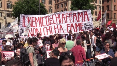Scene from Roma, manifestazione a difesa del Reddito di cittadinanza: "Governo se la prende coi poveri"