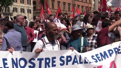 Scene from Roma, manifestazione a difesa del Reddito di cittadinanza: "Governo se la prende coi poveri"