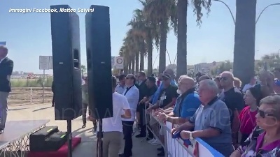 Scene from Reddito di cittadinanza, Salvini: "Lasciarlo solo a chi non può lavorare"