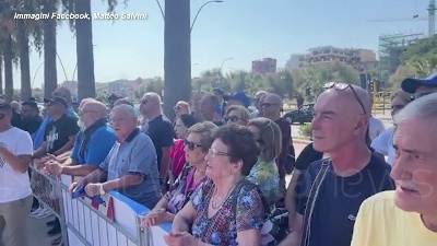 Scene from Reddito di cittadinanza, Salvini: "Lasciarlo solo a chi non può lavorare"