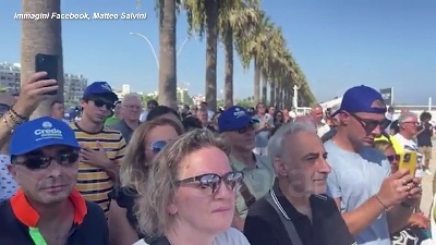Scene from Reddito di cittadinanza, Salvini: "Lasciarlo solo a chi non può lavorare"