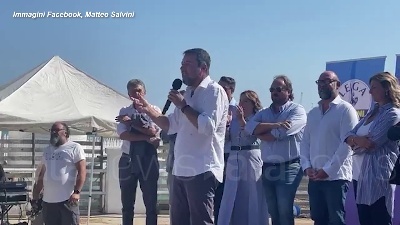 Scene from Reddito di cittadinanza, Salvini: "Lasciarlo solo a chi non può lavorare"