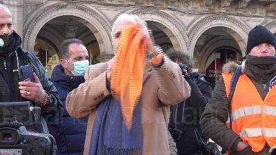 Scene from Gilet arancioni, lo 'show' del generale Pappalardo in pazza Duomo a Milano