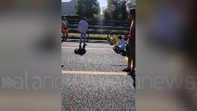 Scene from Ambientalisti bloccano la Tangenziale est a Milano, tensione con gli automobilisti