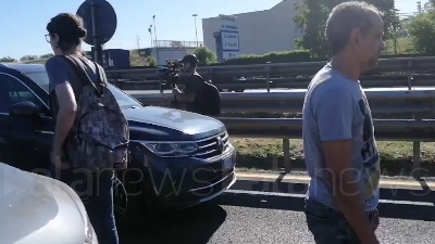 Scene from Ambientalisti bloccano la Tangenziale est a Milano, tensione con gli automobilisti