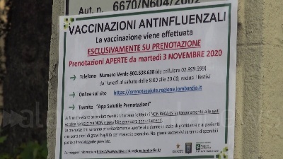 Scene from Milano, l'Esercito attiva il punto vaccinale antinfluenzale: "Somministriamo seicento dosi al giorno"