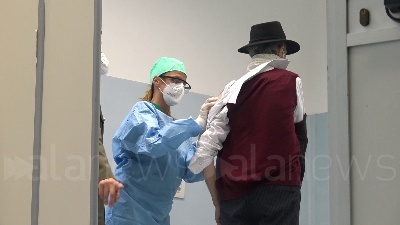 Scene from Milano, l'Esercito attiva il punto vaccinale antinfluenzale: "Somministriamo seicento dosi al giorno"
