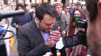 Scene from Cannabis: consigliere del Partito Democratico fuma spinello davanti a Comune Milano