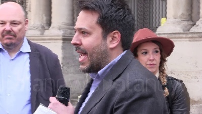 Scene from Cannabis: consigliere del Partito Democratico fuma spinello davanti a Comune Milano